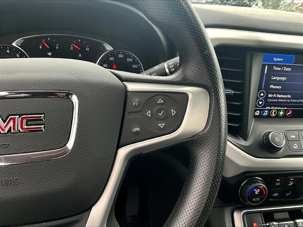 Used 2023 GMC Acadia SLE FWD image 14