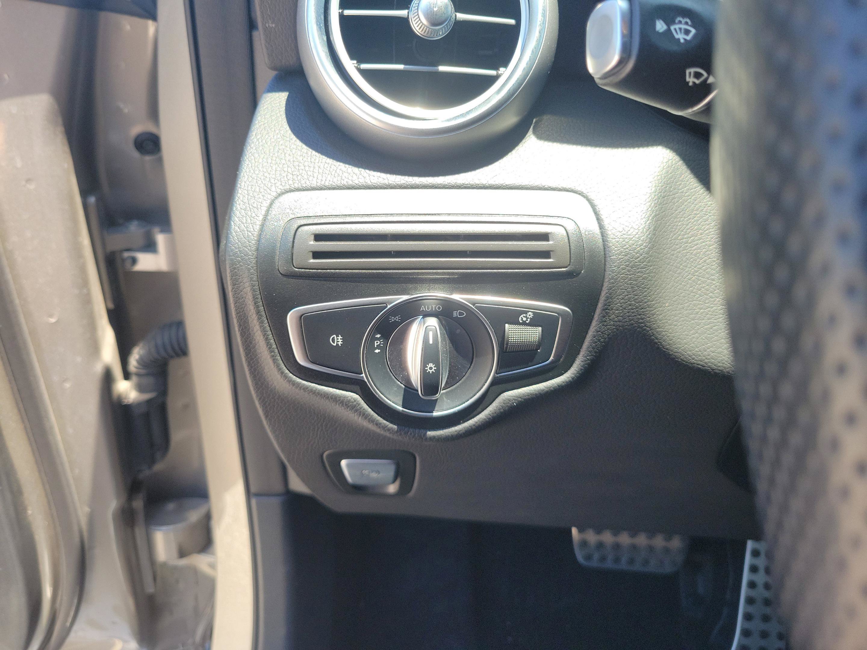 Certified 2022 Mercedes-Benz GLC 43 AMG 4MATIC image 28