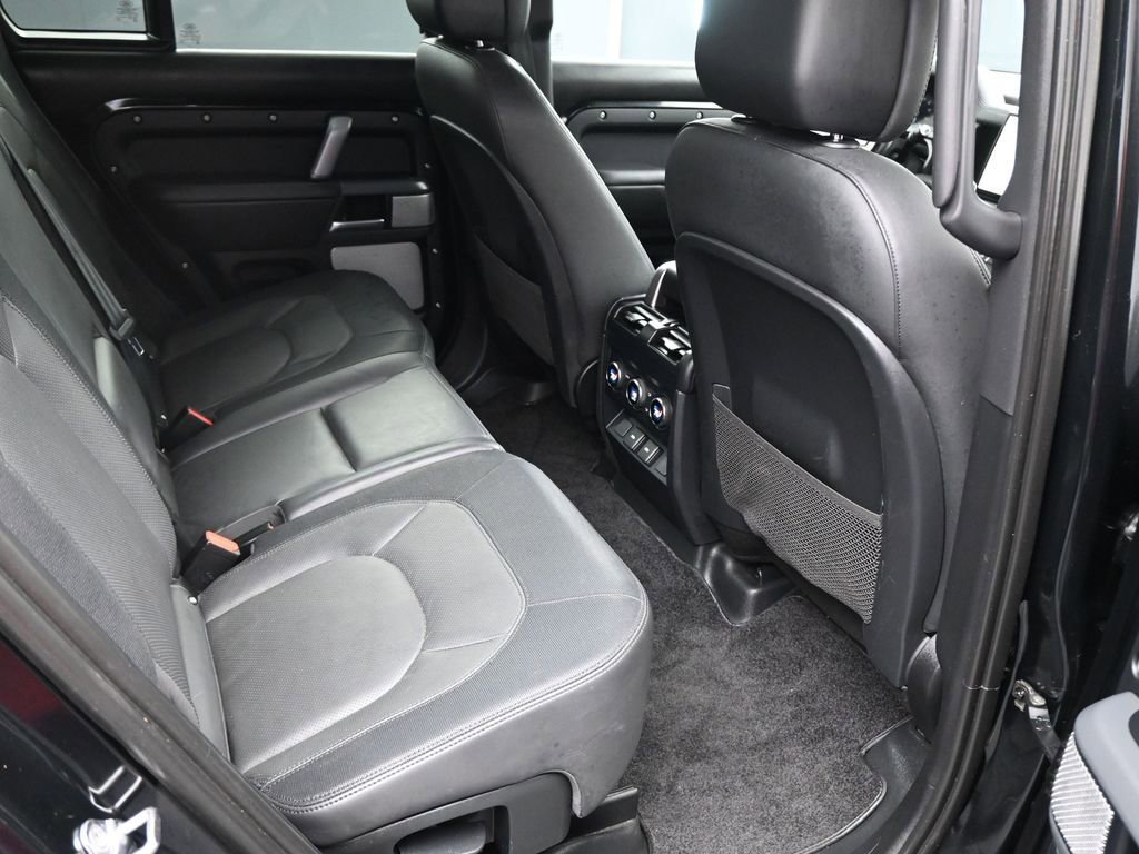 Used 2023 Land Rover Defender 130 X-Dynamic SE image 10