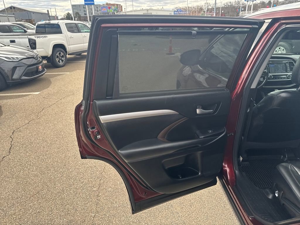 Used 2018 Toyota Highlander XLE image 41