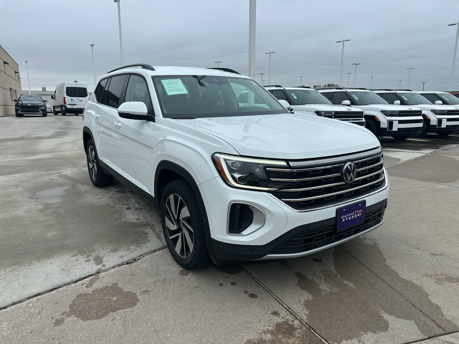 Used 2025 Volkswagen Atlas SE AWD/4WD image 8