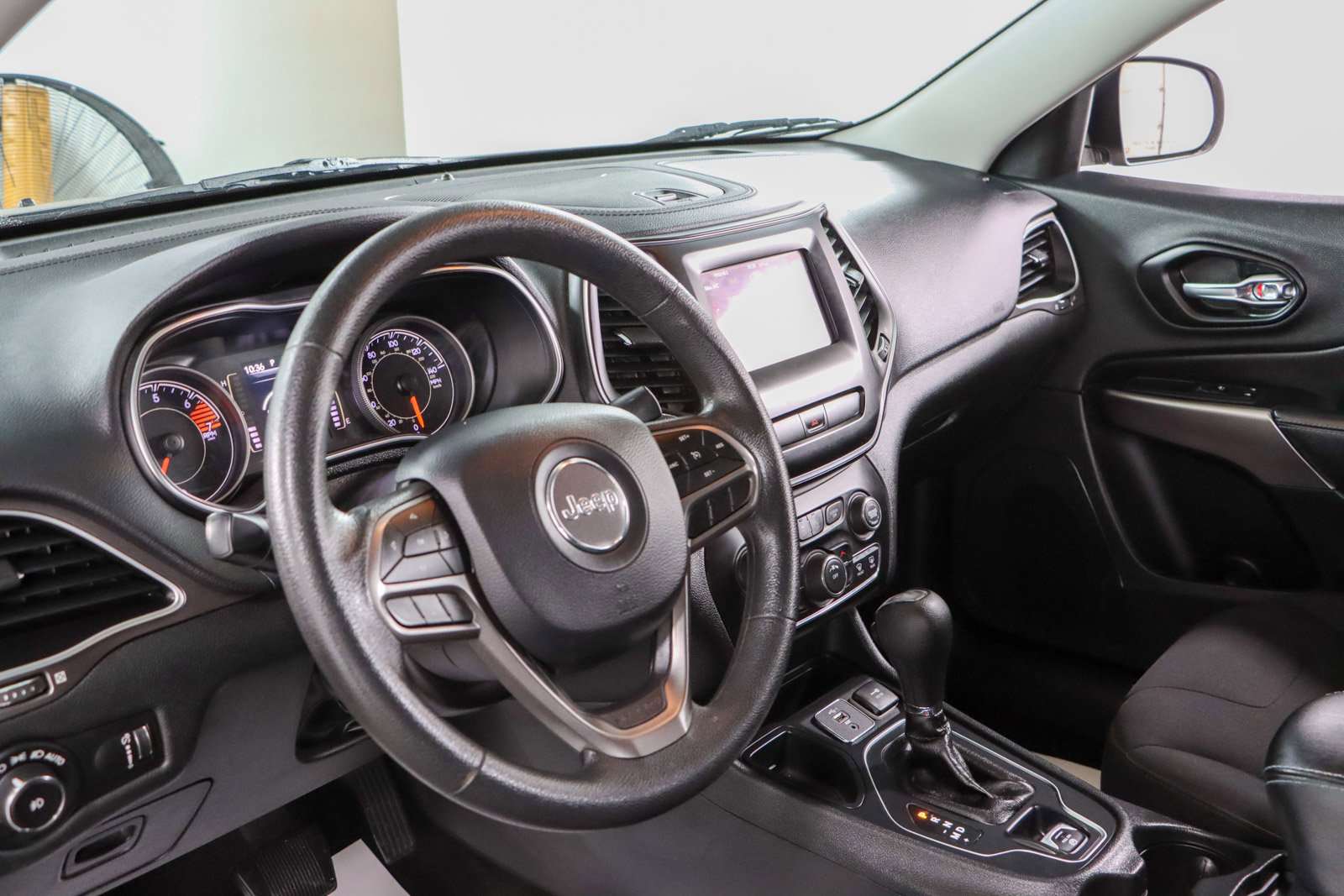 Used 2019 Jeep Cherokee Latitude w/ Popular Appearance Group image 22