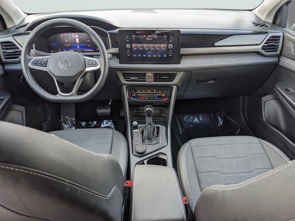 Certified 2025 Volkswagen Taos SE AWD/4WD image 15