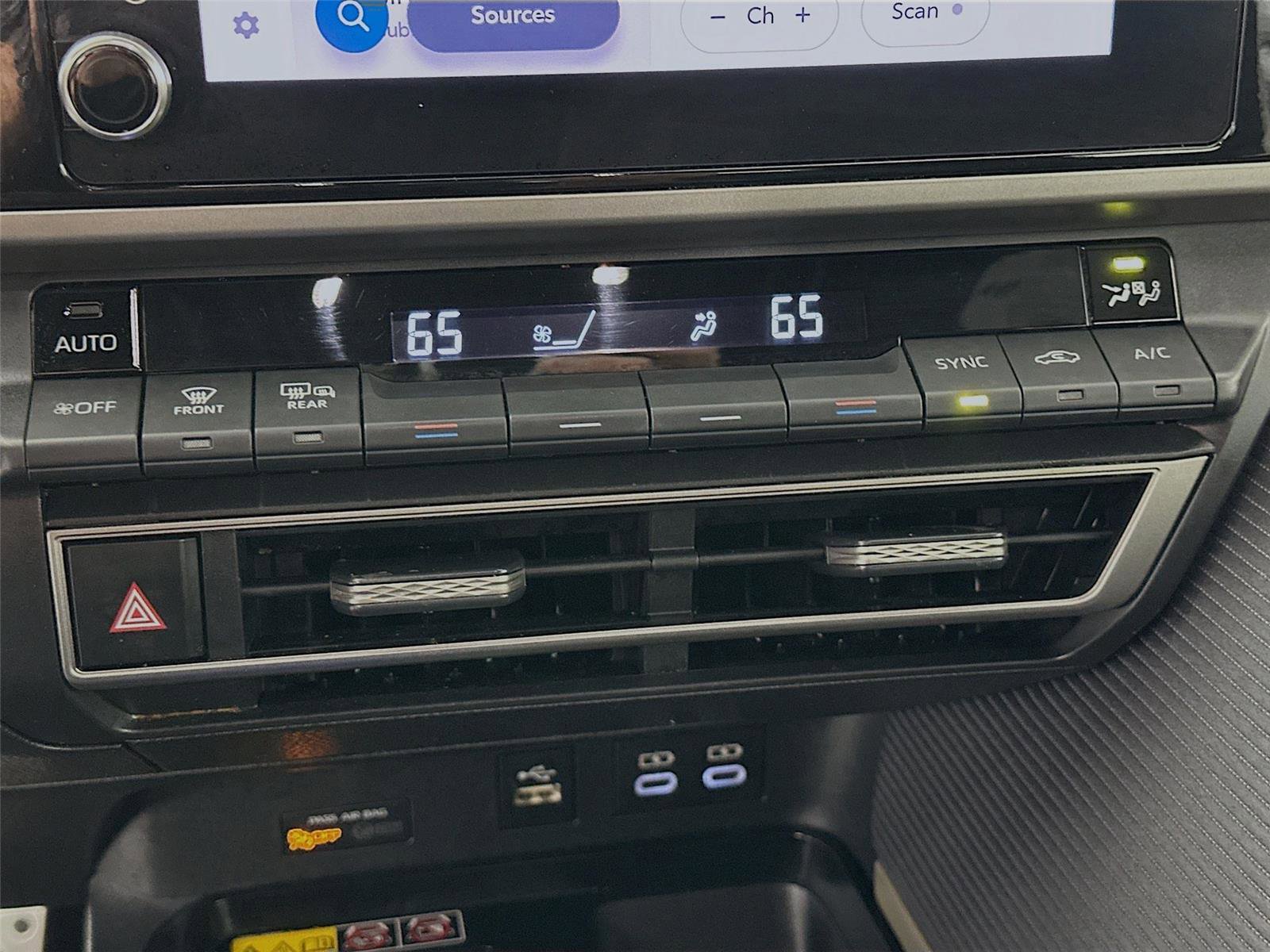 Certified 2025 Toyota Camry SE image 9