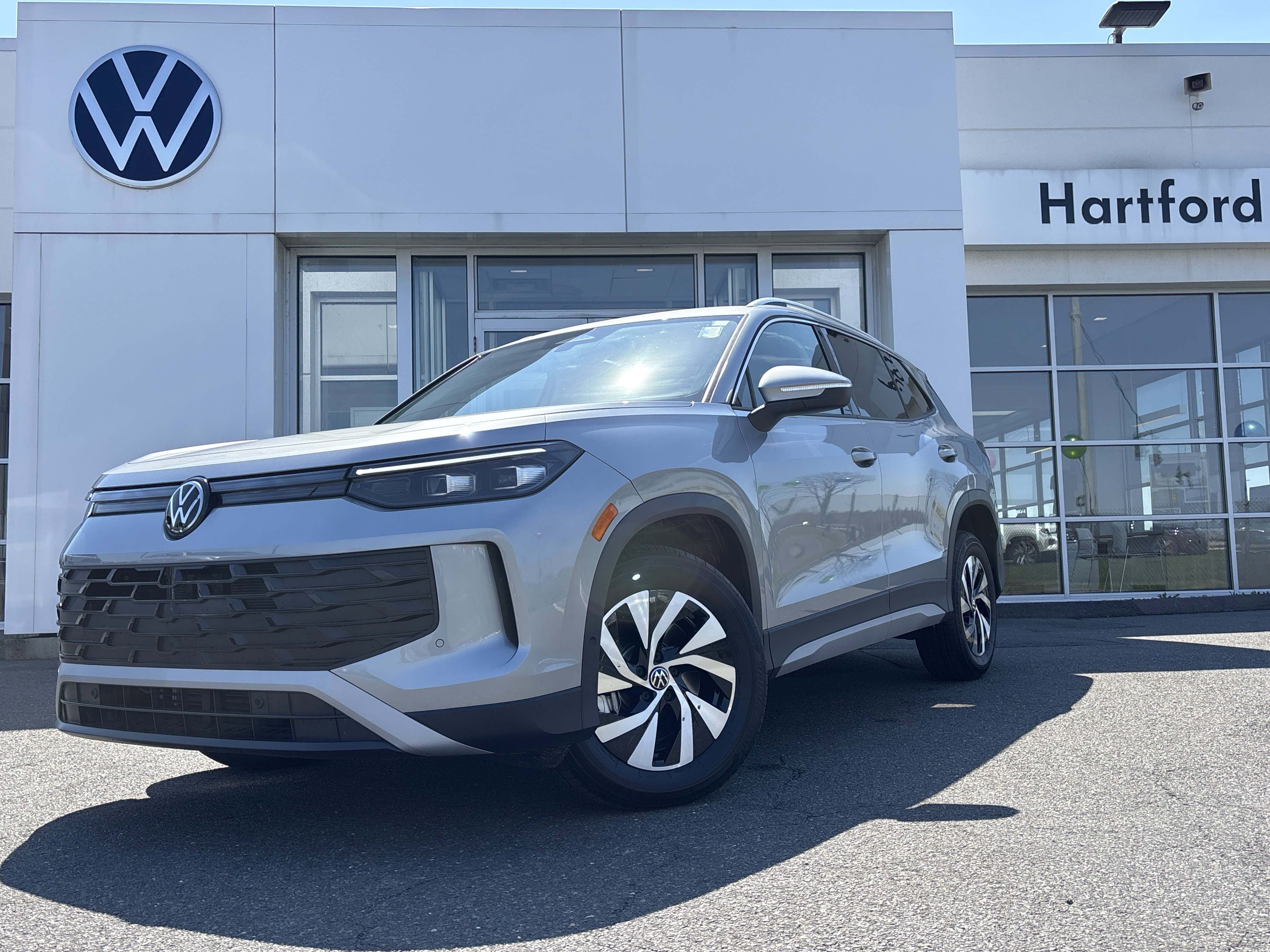 Used 2025 Volkswagen Tiguan S image 2