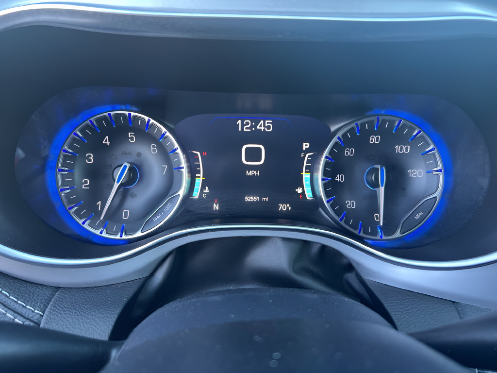 Used 2025 Chrysler Pacifica Limited FWD image 22