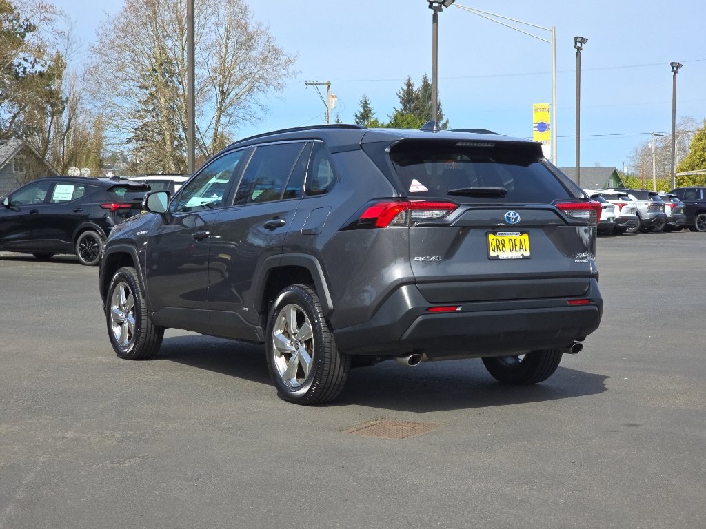 Used 2021 Toyota RAV4 XLE Premium AWD/4WD image 4