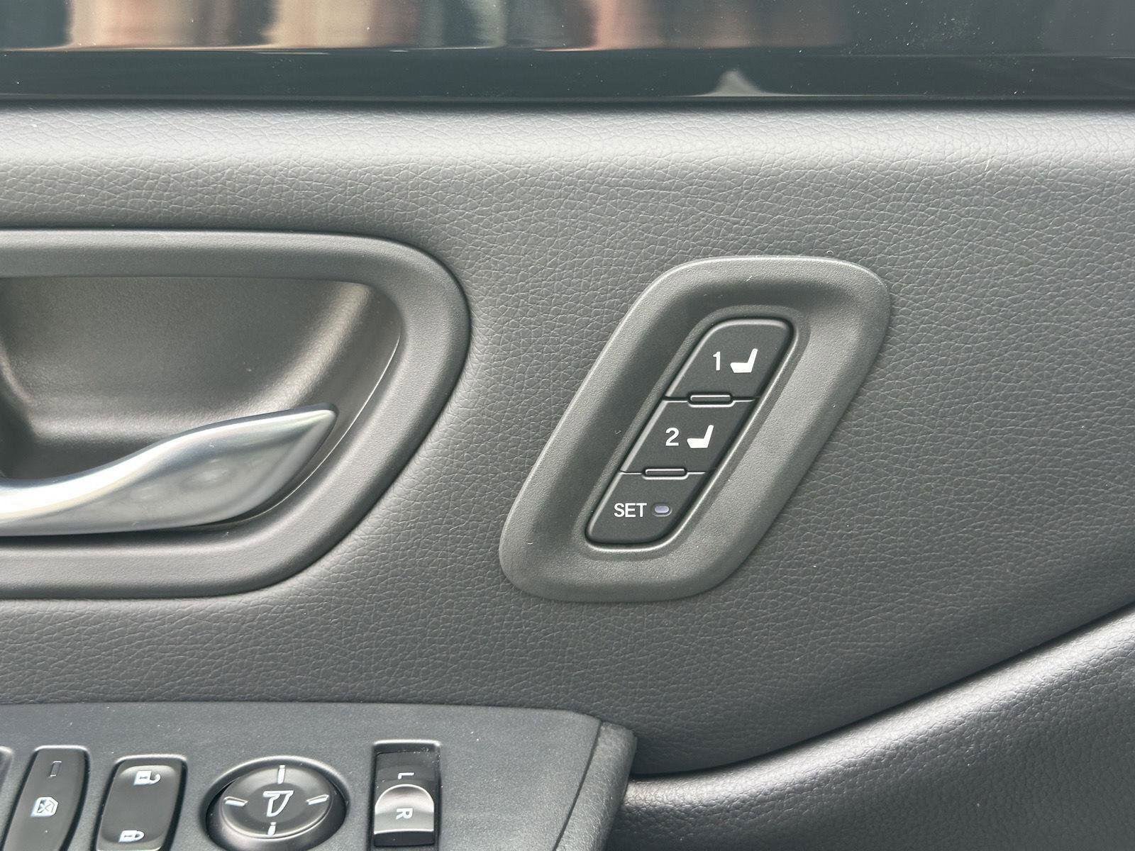 New 2025 Honda Pilot Touring image 13