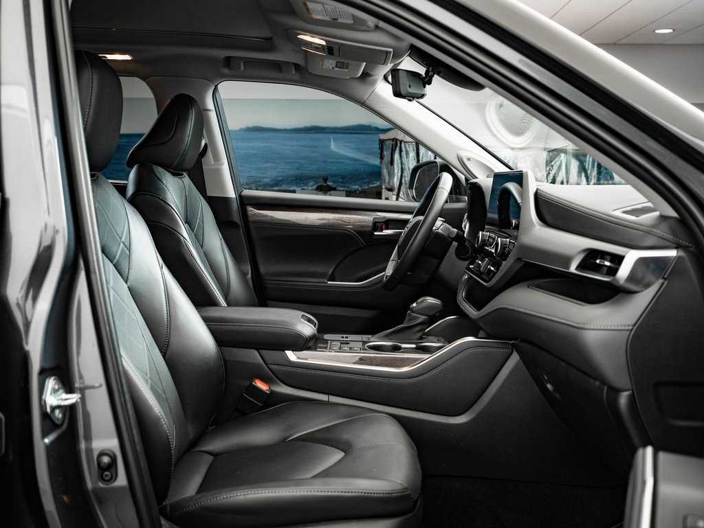 Used 2023 Toyota Highlander Platinum image 27