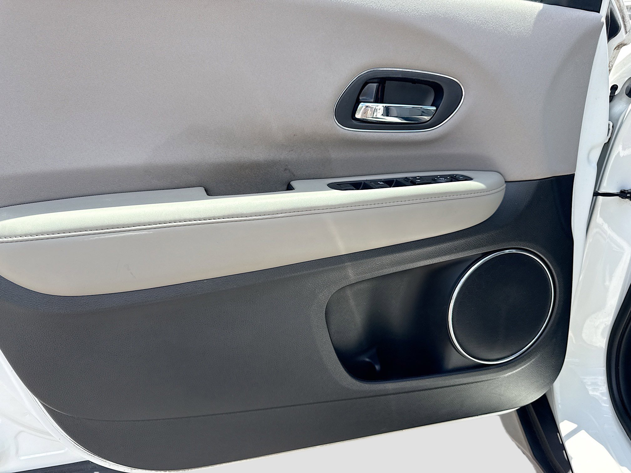 Used 2018 Honda HR-V EX image 19