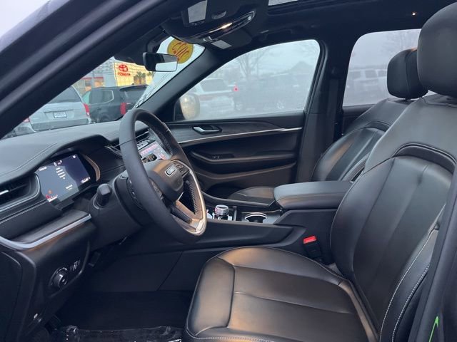 Used 2025 Jeep Grand Cherokee L Limited image 7