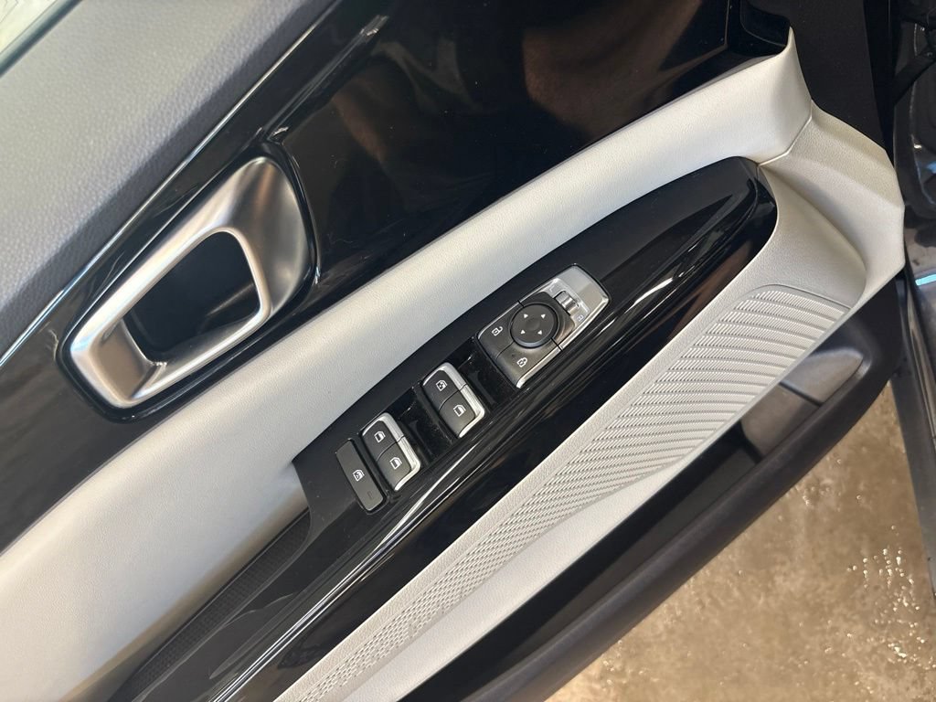 Certified 2024 Kia Carnival EX FWD image 25