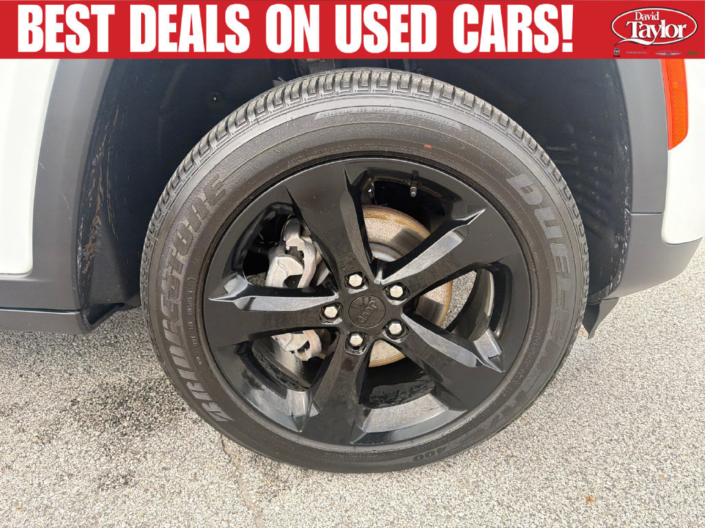 Used 2025 Jeep Grand Cherokee Altitude w/ Trailer Tow Package AWD/4WD image 29