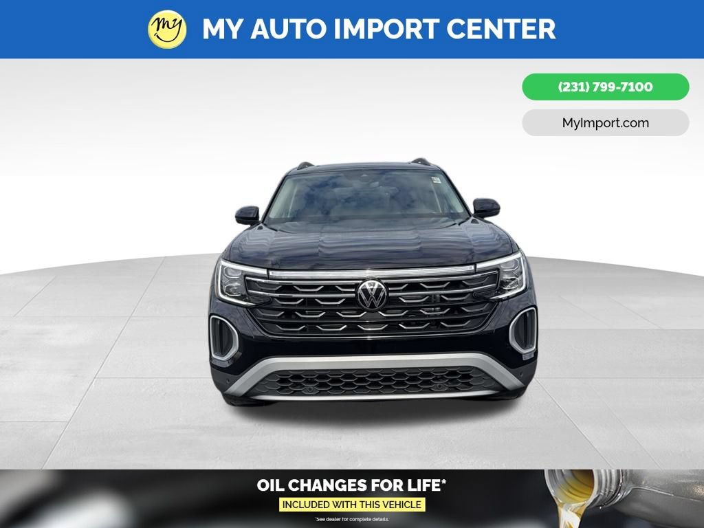 Used 2025 Volkswagen Atlas Peak Edition SE AWD/4WD image 2