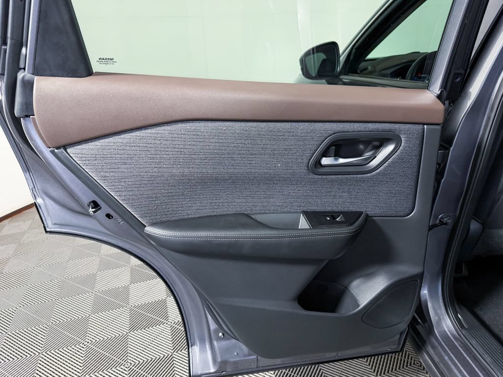 Certified 2022 Nissan Rogue SV FWD image 40