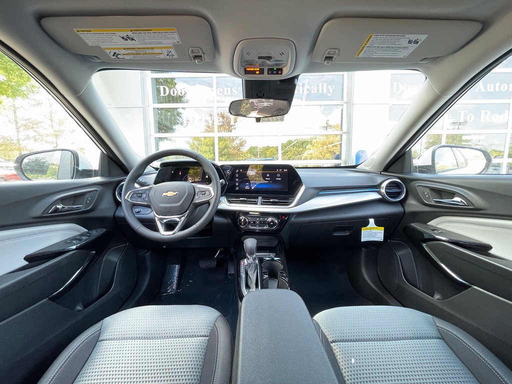 New 2026 Chevrolet Trax LT w/ LT Convenience Package FWD image 29