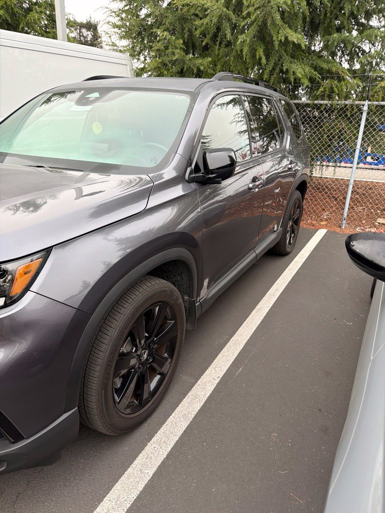 Used 2025 Honda Pilot Black Edition image 2
