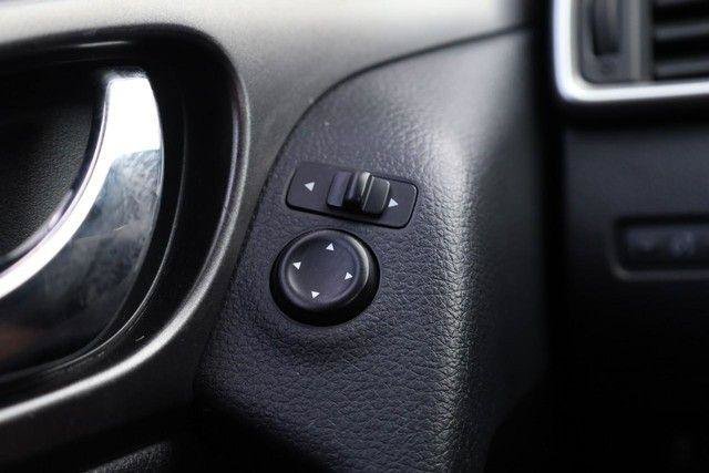 Used 2016 Nissan Rogue S AWD/4WD image 18