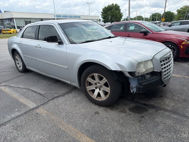 Used 2005 Chrysler 300 Touring RWD image 1