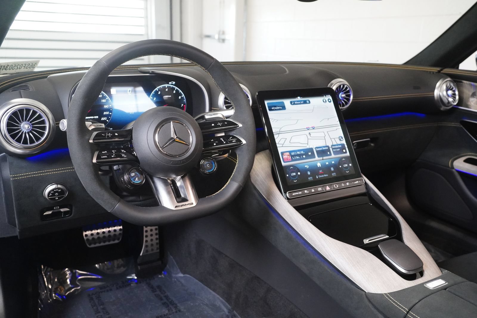 Certified 2025 Mercedes-Benz SL 63 AMG 4MATIC image 17