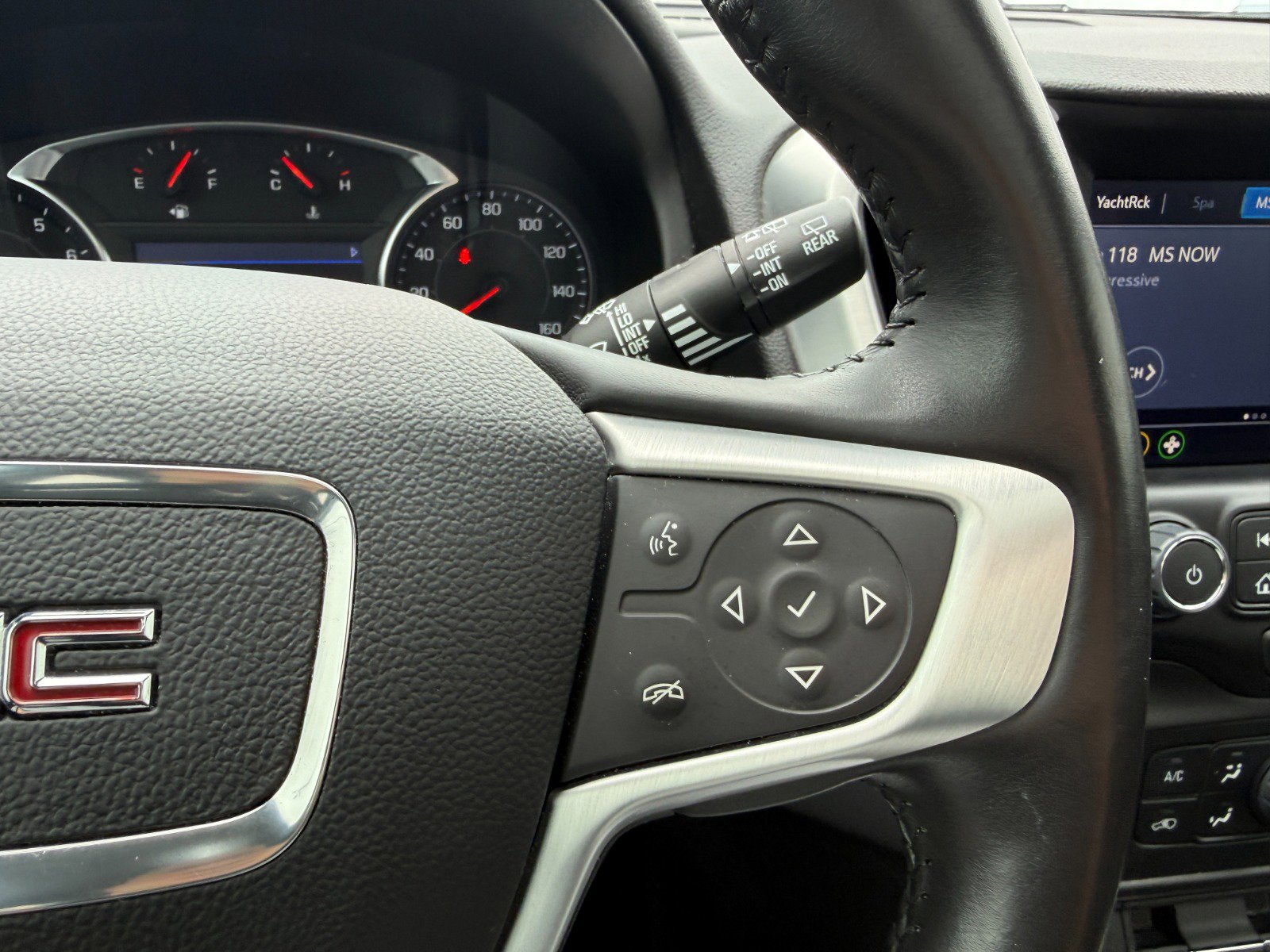 Used 2022 GMC Terrain SLT w/ Elevation Edition image 27