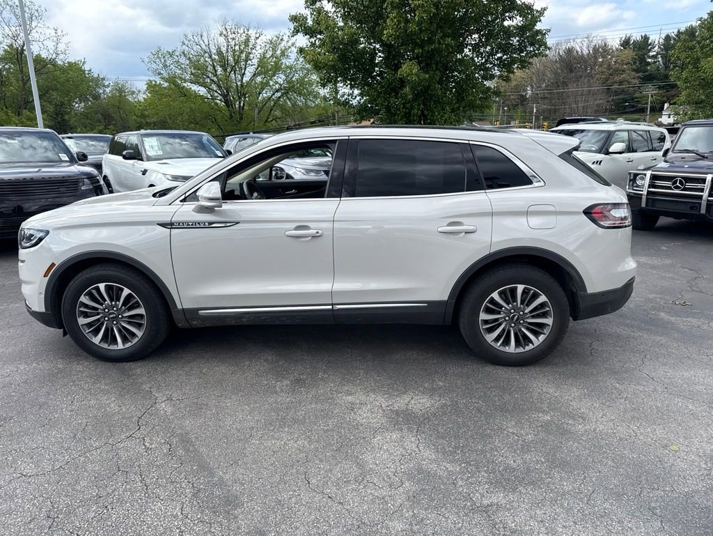 Used 2022 Lincoln Nautilus Reserve AWD/4WD image 2