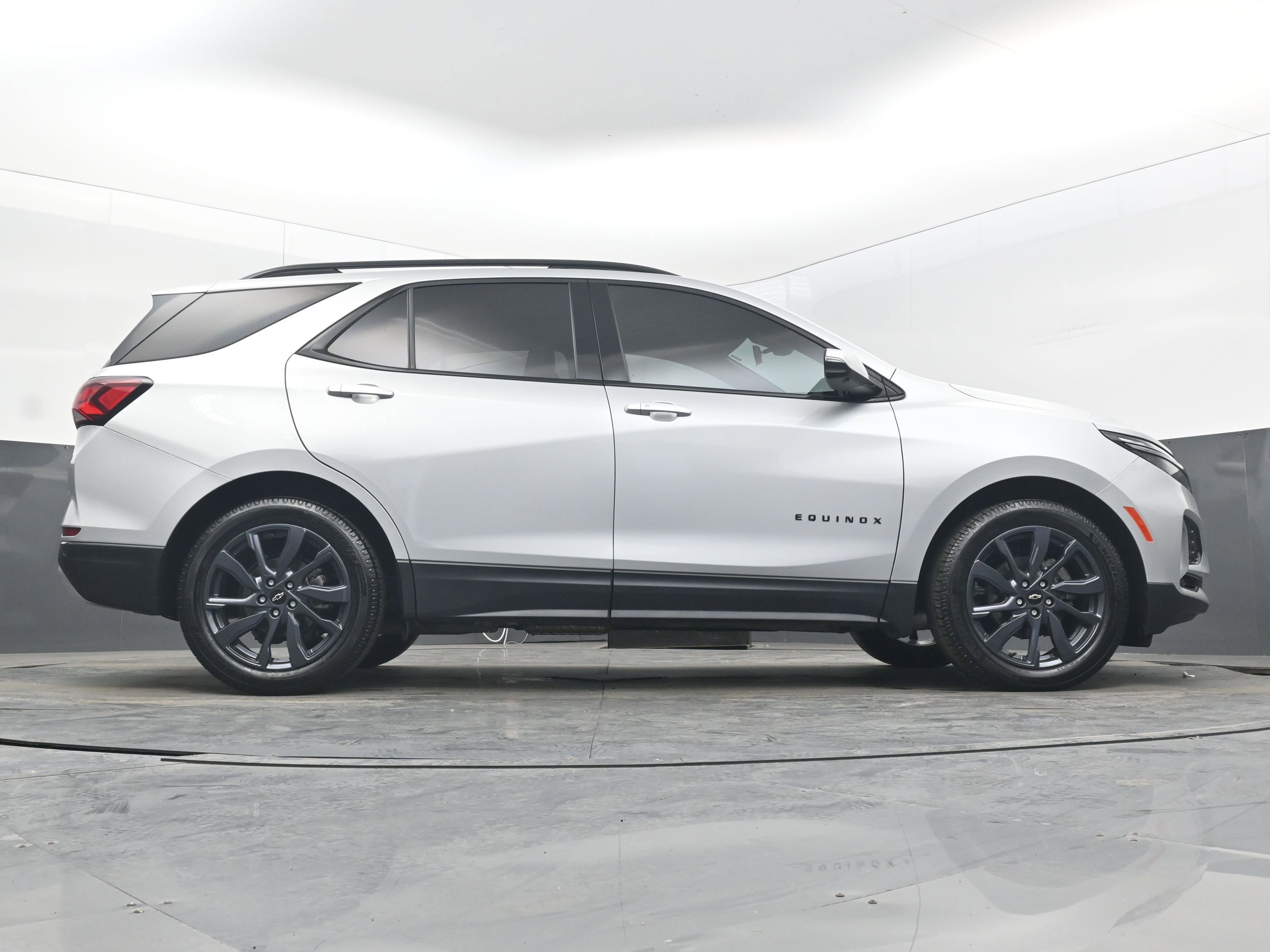 Used 2022 Chevrolet Equinox RS w/ RS Leather Package image 30