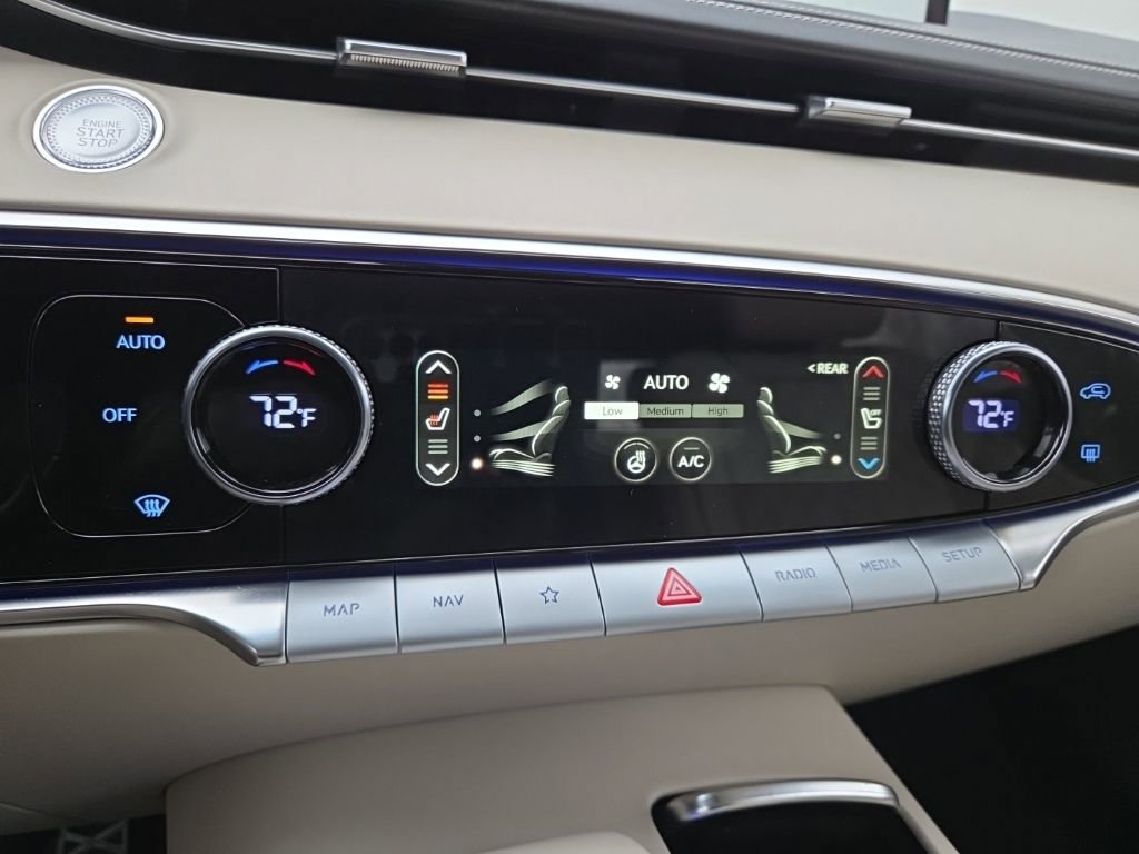 Used 2025 Genesis GV70 3.5T Sport w/ Sport Advanced Package image 38