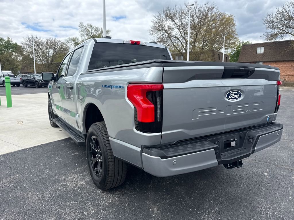 Used 2025 Ford F150 Lightning XLT AWD/4WD image 9