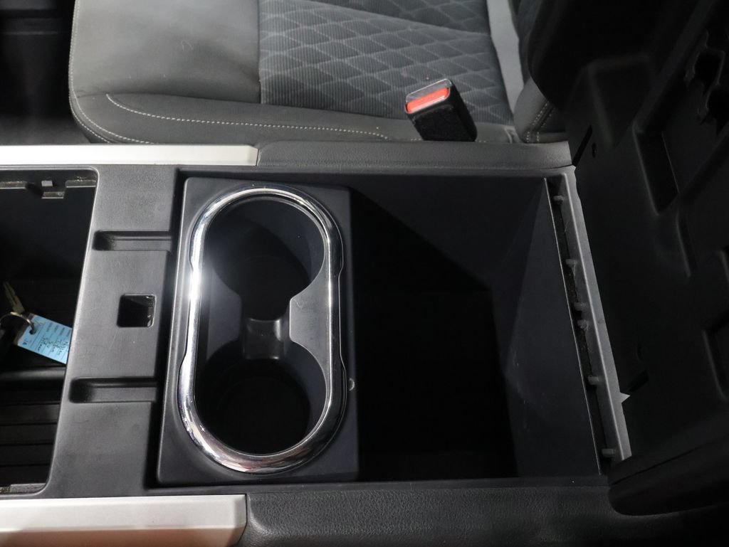 Used 2017 Nissan Titan SV AWD/4WD image 32