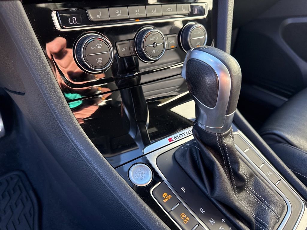 Used 2019 Volkswagen Golf R 4-Door image 18