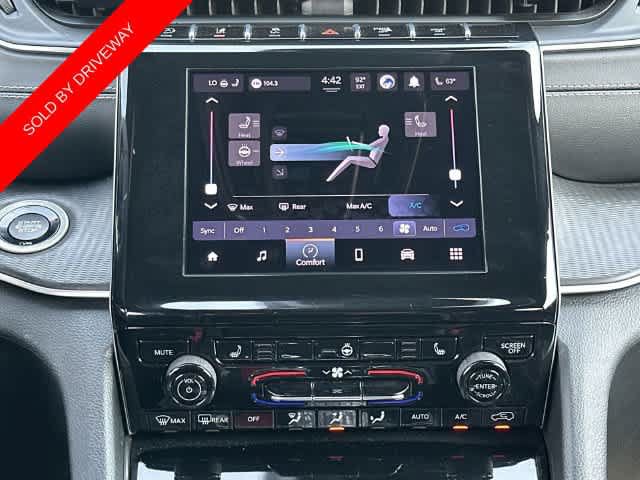 Used 2023 Jeep Grand Cherokee Altitude AWD/4WD image 15
