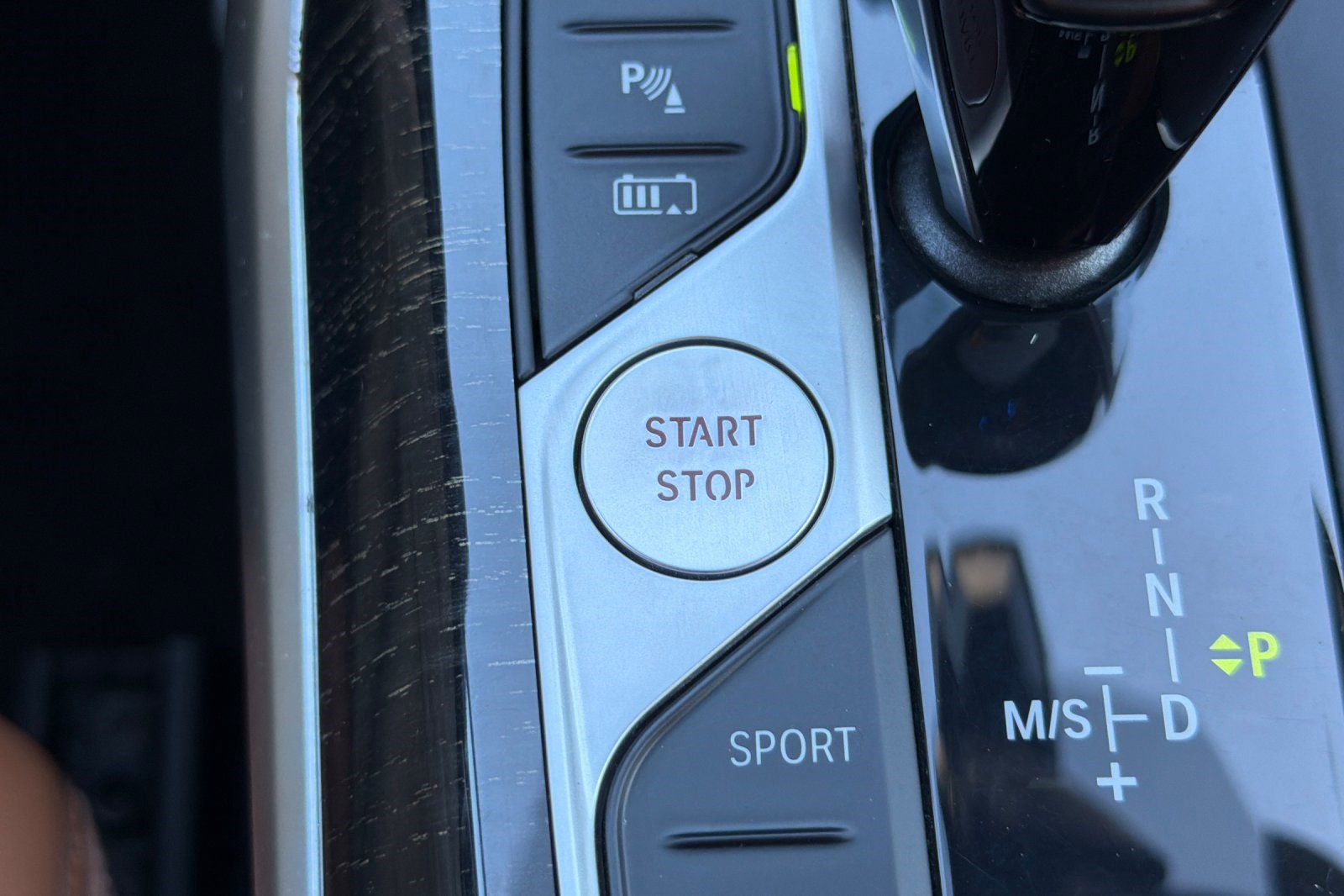 Certified 2022 BMW 330e 330e w/ Convenience Package image 28