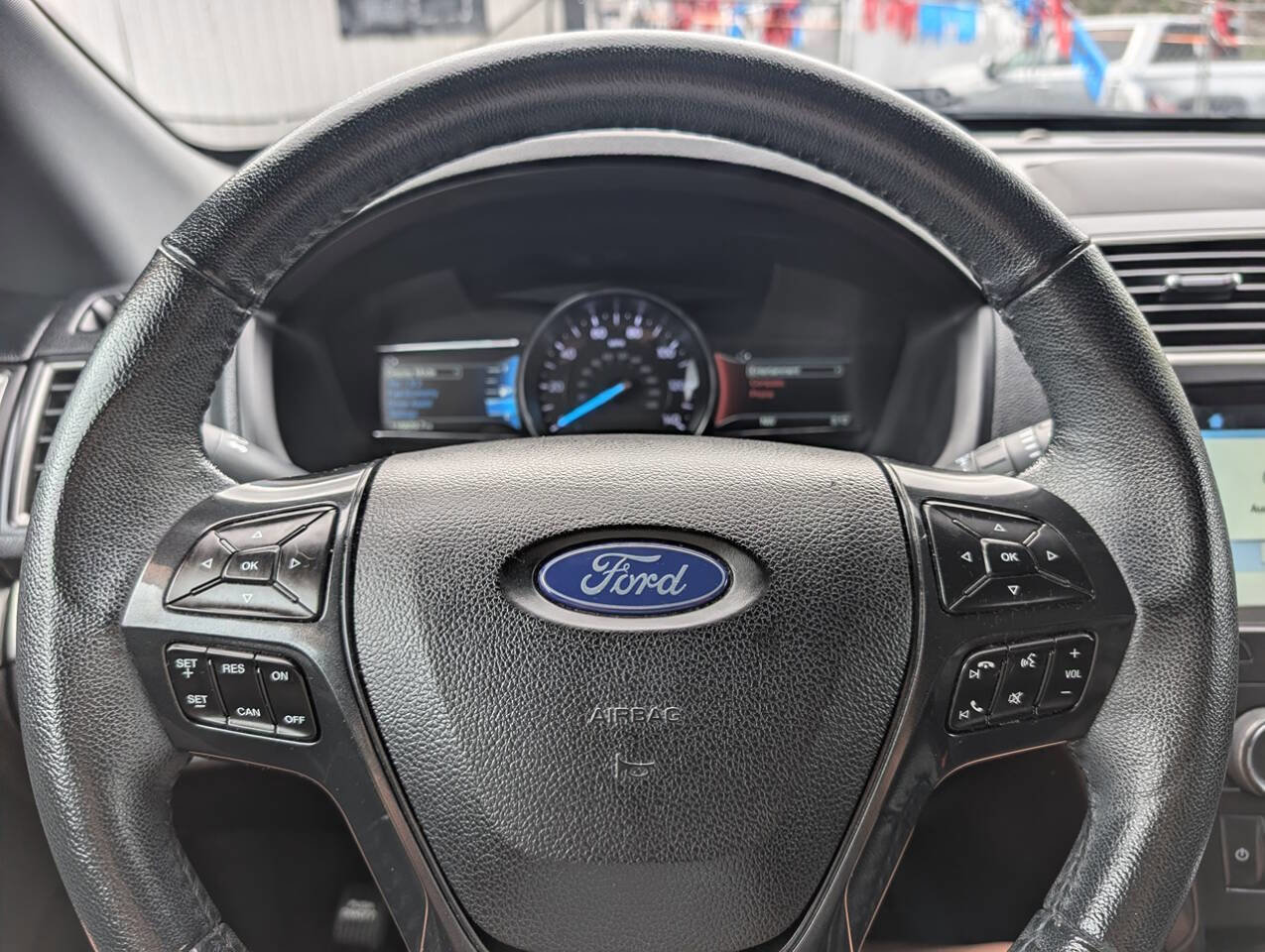 Used 2018 Ford Explorer XLT w/ Equipment Group 202A AWD/4WD image 13