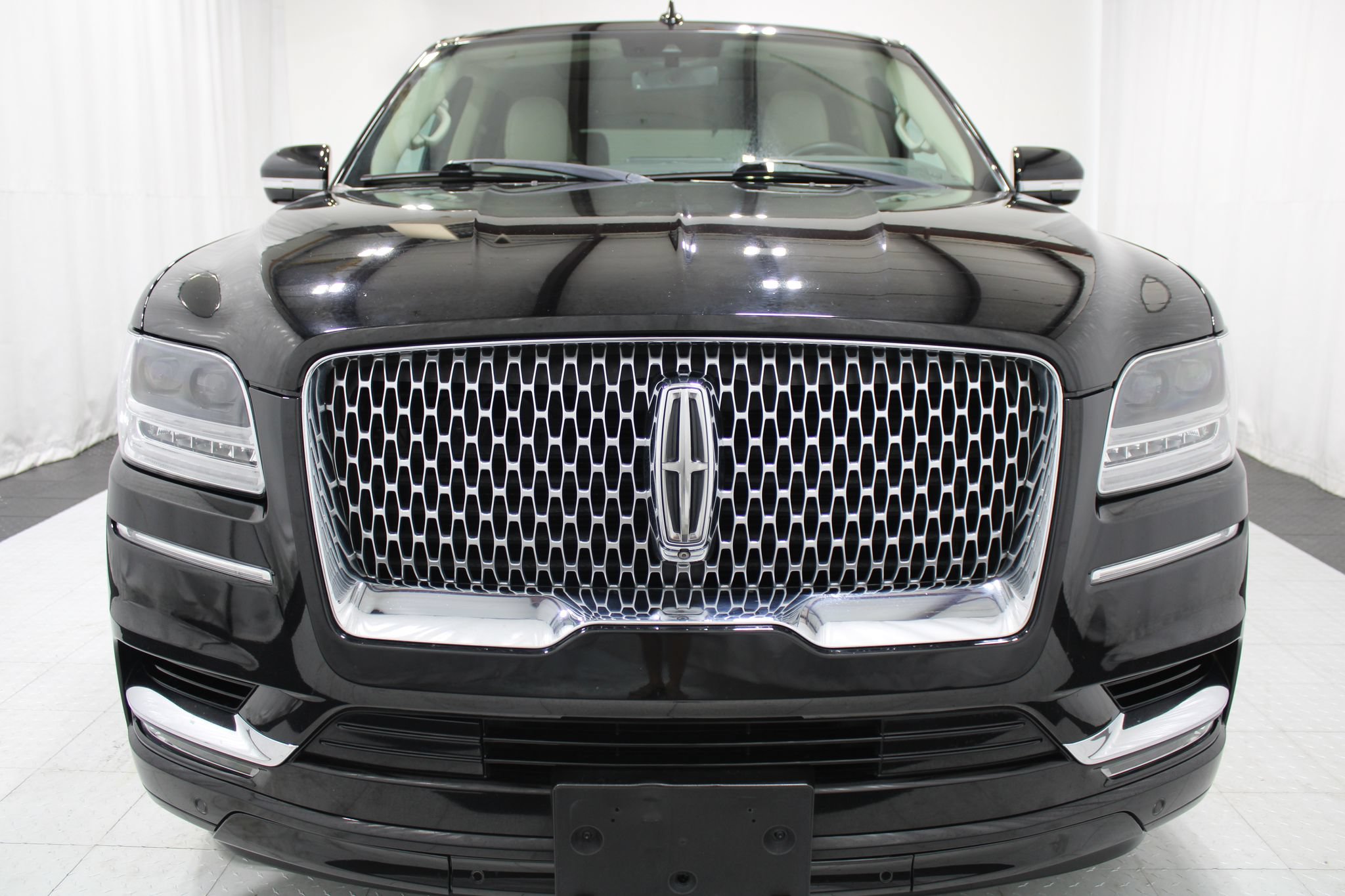 Used 2018 Lincoln Navigator Reserve w/ Technology Package AWD/4WD image 3
