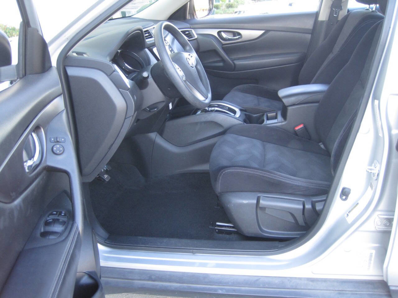 Used 2016 Nissan Rogue S image 17