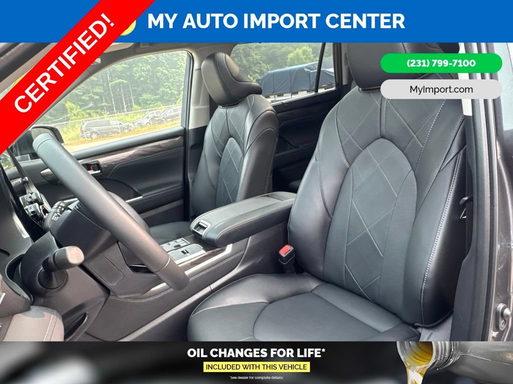 Certified 2025 Toyota Highlander Platinum AWD/4WD image 14