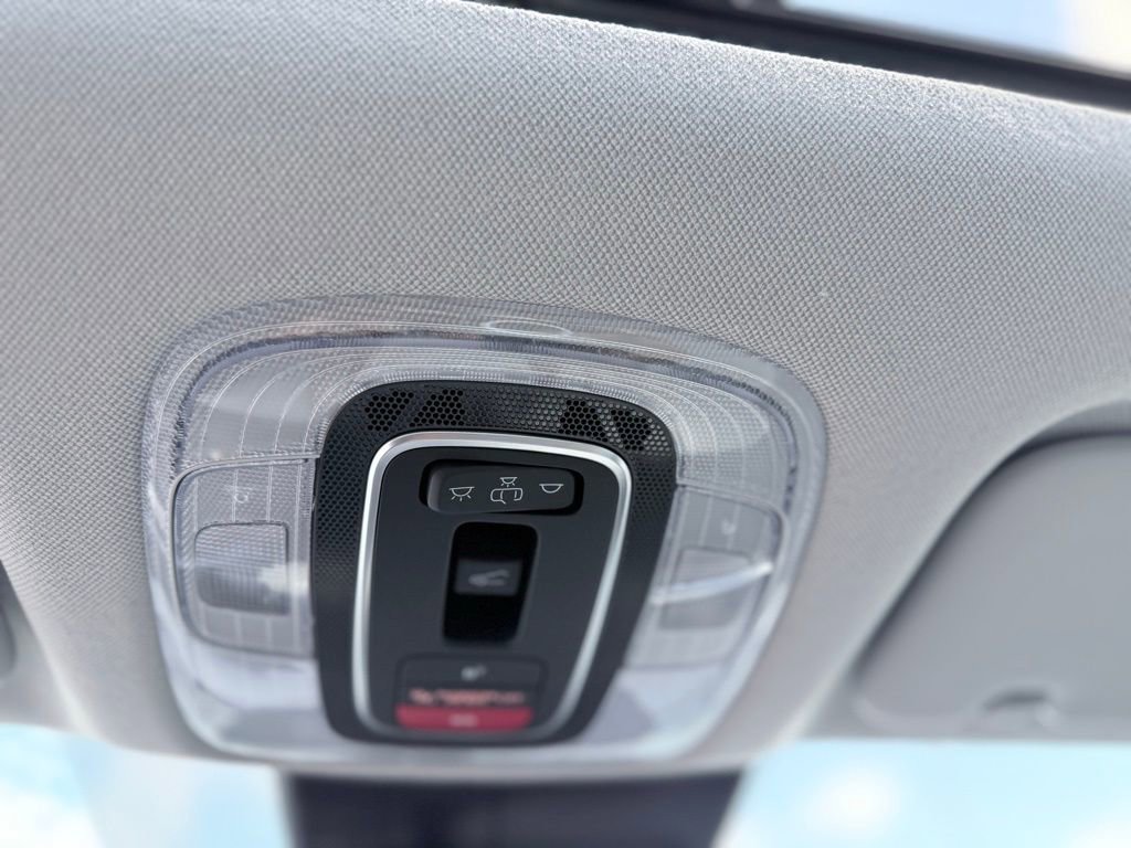 New 2025 Hyundai Elantra Limited image 35