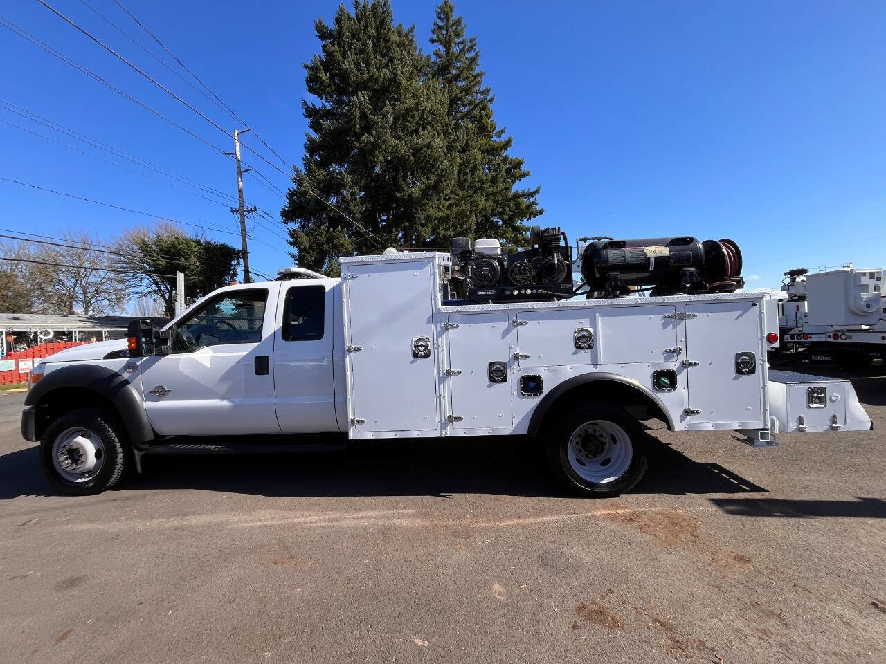 Used 2015 Ford F550 4x4 SuperCab Super Duty w/ Power Equipment Group image 8