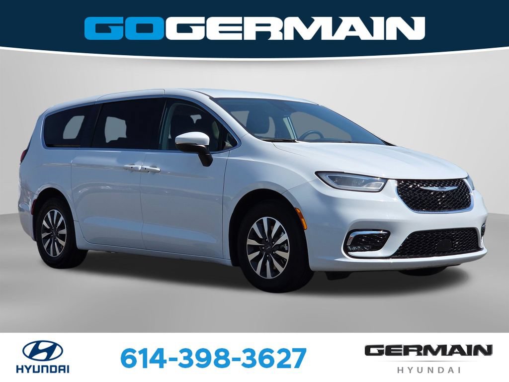 Used 2023 Chrysler Pacifica Touring-L FWD image 4