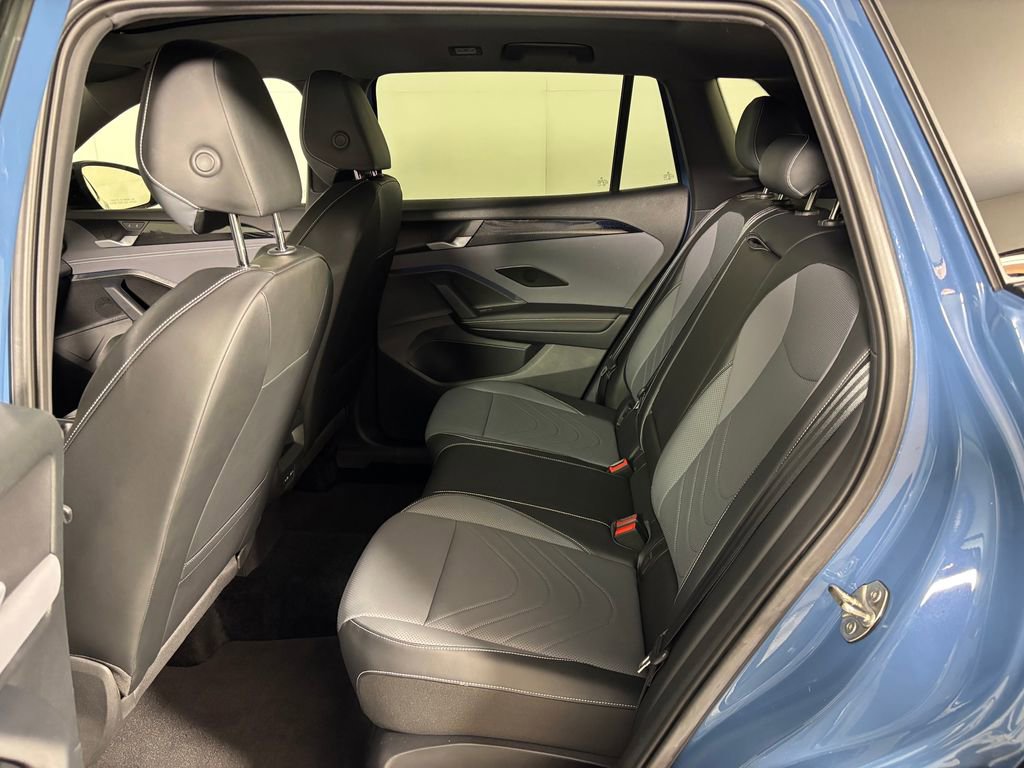 Used 2025 Volkswagen Tiguan SE R-Line AWD/4WD image 26