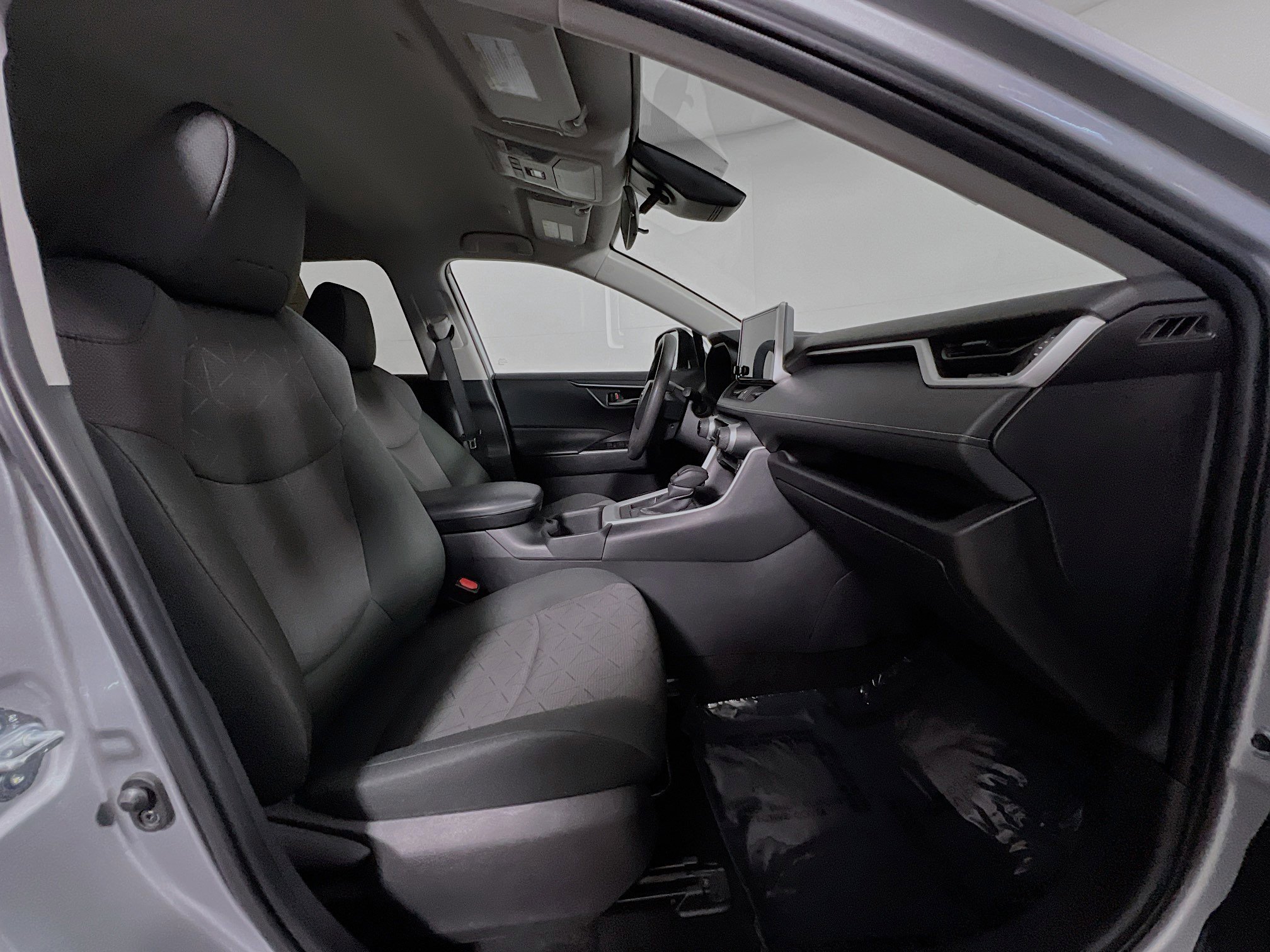 Used 2024 Toyota RAV4 XLE FWD image 31