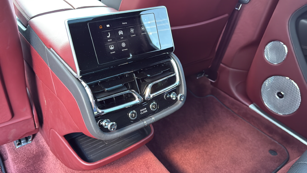 Used 2023 Bentley Bentayga Extended Wheelbase AWD/4WD image 30