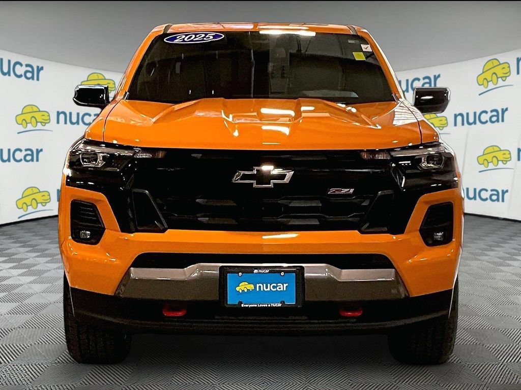 Used 2025 Chevrolet Colorado Z71 w/ Technology Package AWD/4WD image 2