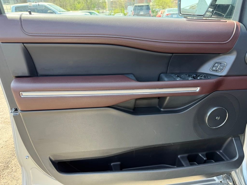 Used 2023 Ford Expedition Limited AWD/4WD image 12