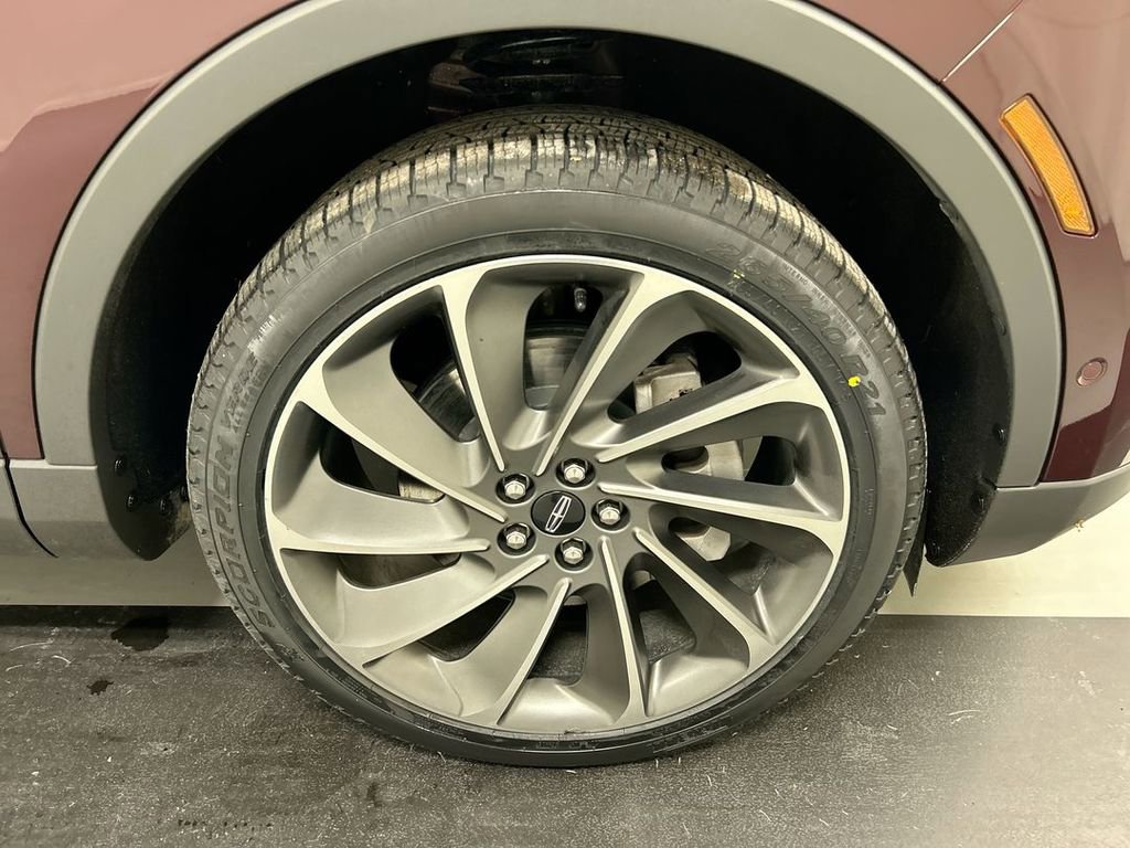 Used 2023 Lincoln Nautilus Reserve w/ Equipment Group 202A image 8