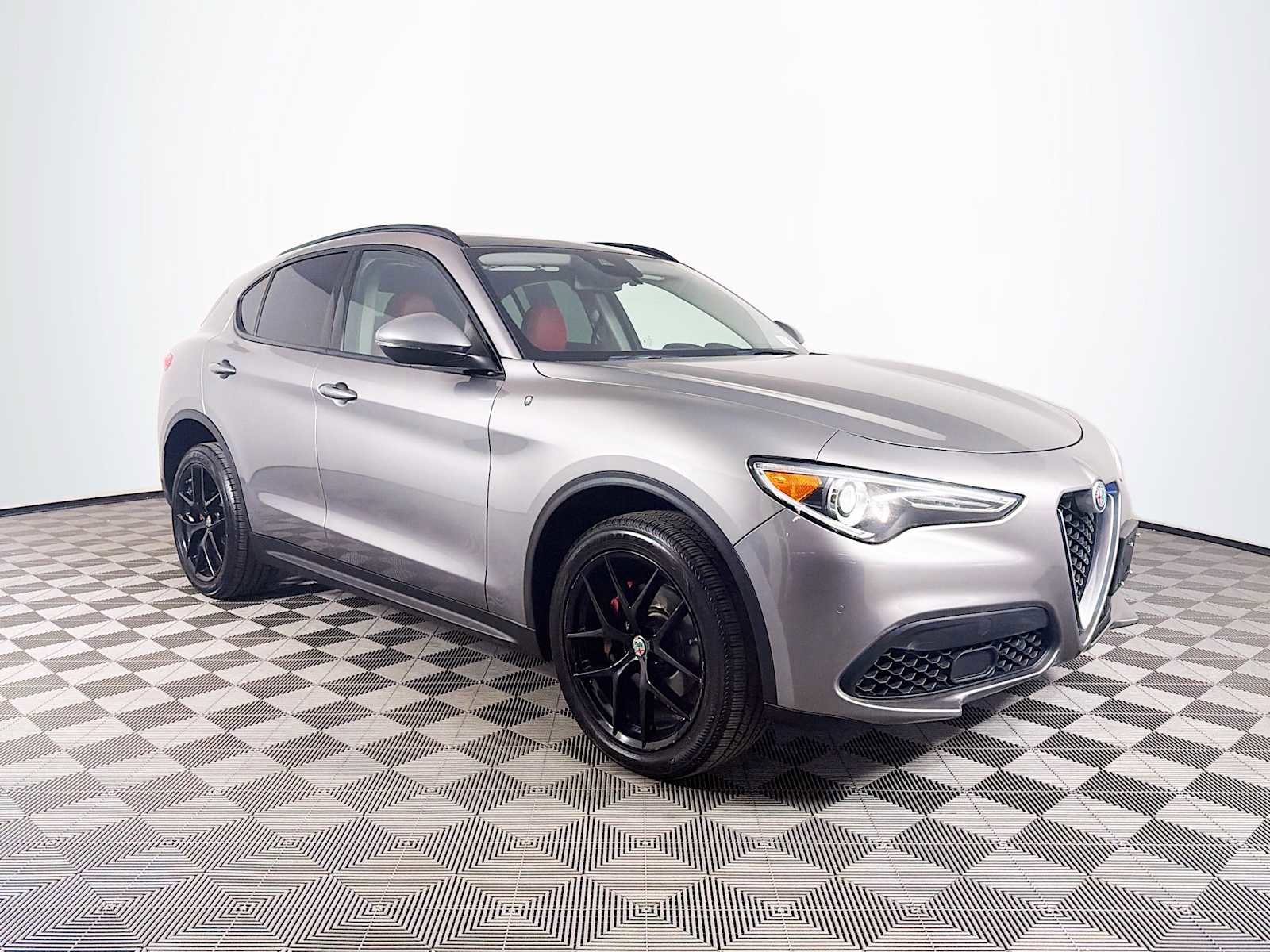 Used 2019 Alfa Romeo Stelvio Sport w/ Quick Order Package 22J Sport AWD/4WD image 3