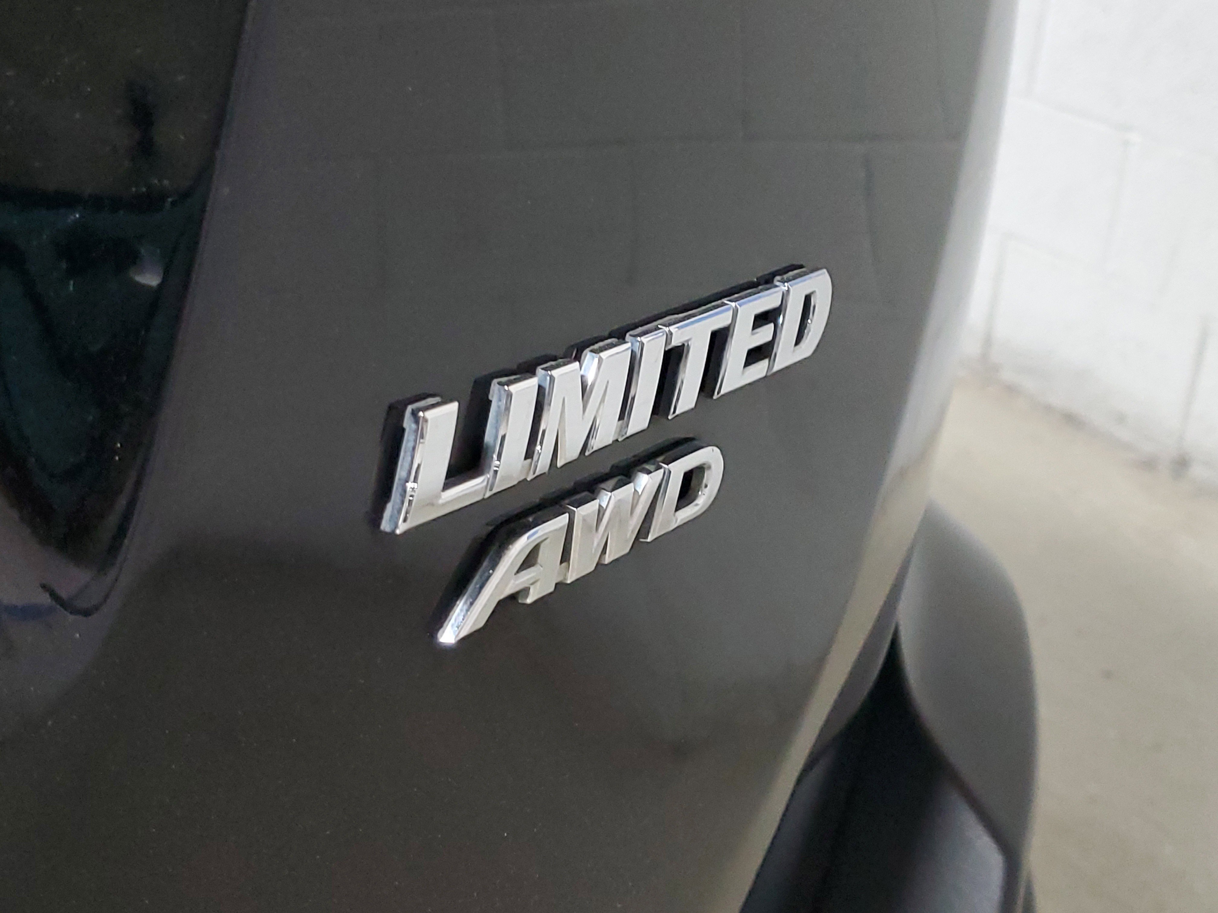Used 2015 Toyota RAV4 Limited w/ Technology Package AWD/4WD image 8