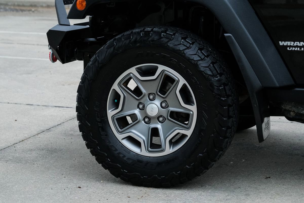 Used 2014 Jeep Wrangler Unlimited Rubicon w/ Connectivity Group AWD/4WD image 14