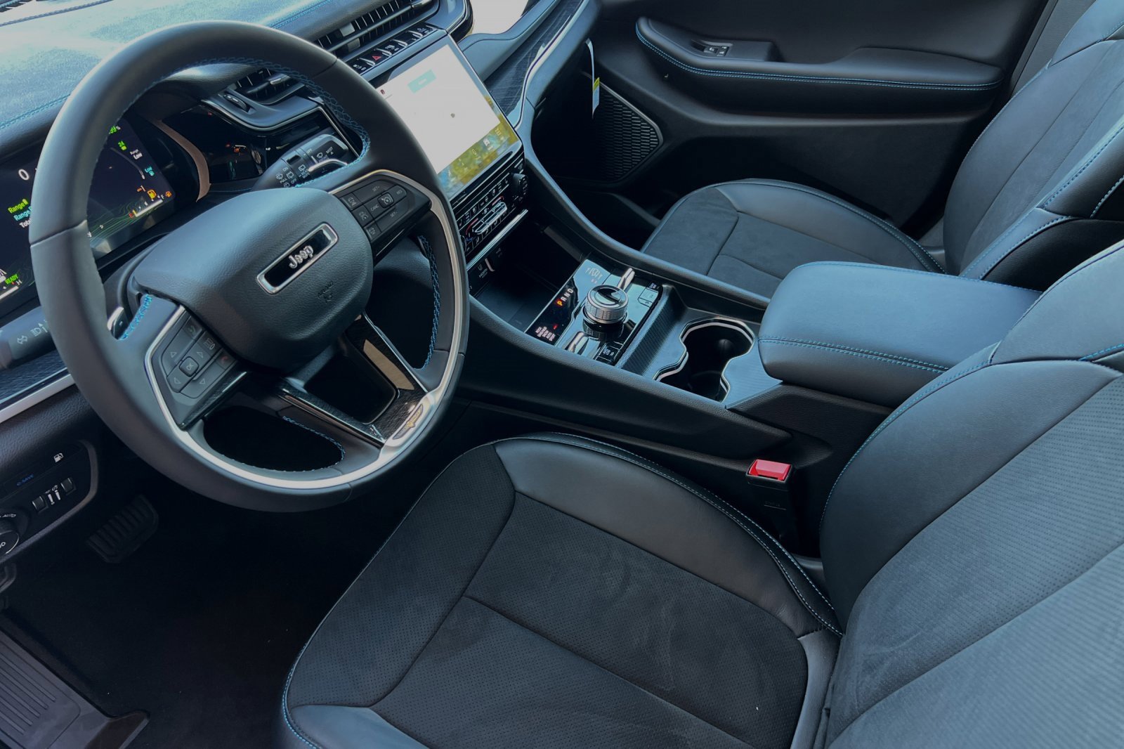 New 2023 Jeep Grand Cherokee Trailhawk w/ Advanced Protech Group II image 9